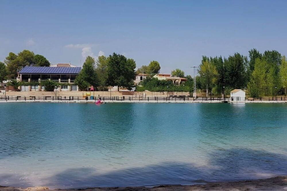 Casa bonaire ideal para familias rodeada de un precioso entorno in Chella, Provincia de Valencia
