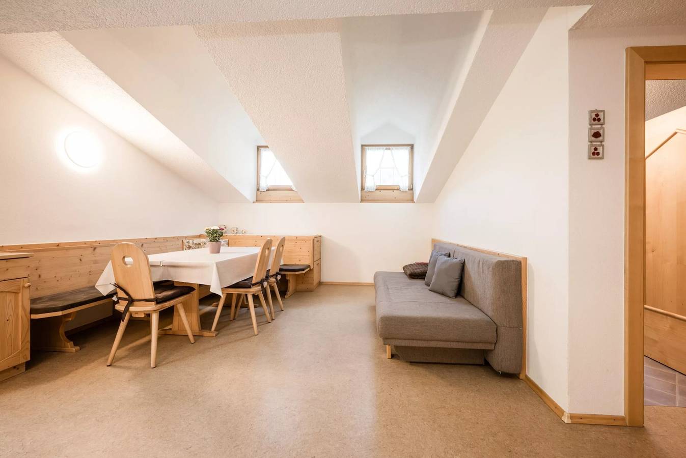 Entire apartment, Angererhof - Holiday Apartment 'Anton' with Mountain View, Balcony and Wi-Fi in Sand in Taufers, Ziller valley alps