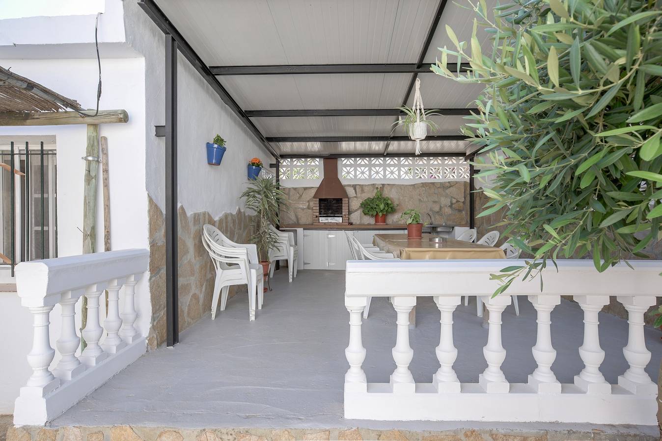 Air-Conditioned Holiday Home “Casa Buganvilla” with Terrace & Wi-Fi in Conil de la Frontera, Costa de la Luz