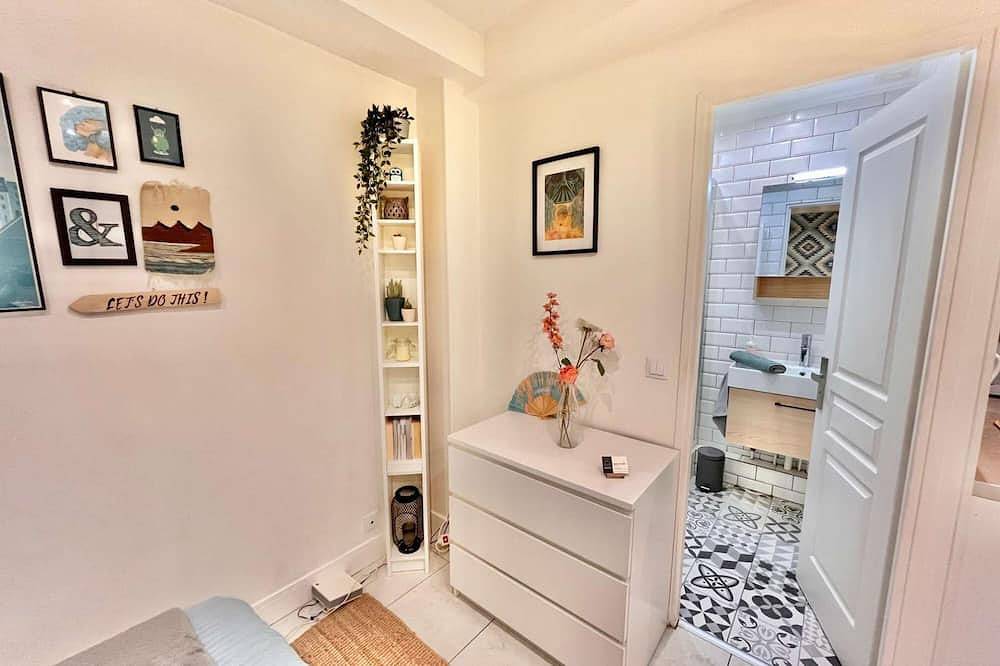 Entire apartment, Clichy: peaceful and courtyard cocooning studio in Clichy, Hauts-de-Seine