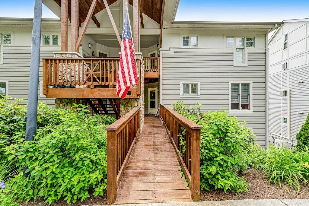 Ganze Wohnung, Beautiful home close to outdoor activities with Wifi, private washer/dryer, deck in Blue Ridge Parkway, Seven Devils