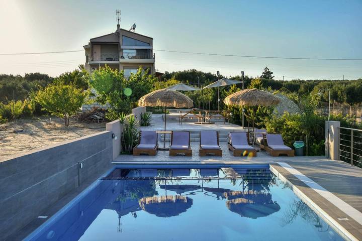 Location de vacances pour 7 personnes, avec jardin ainsi que bassin pour enfant et jacuzzi à Chersónissos - 3