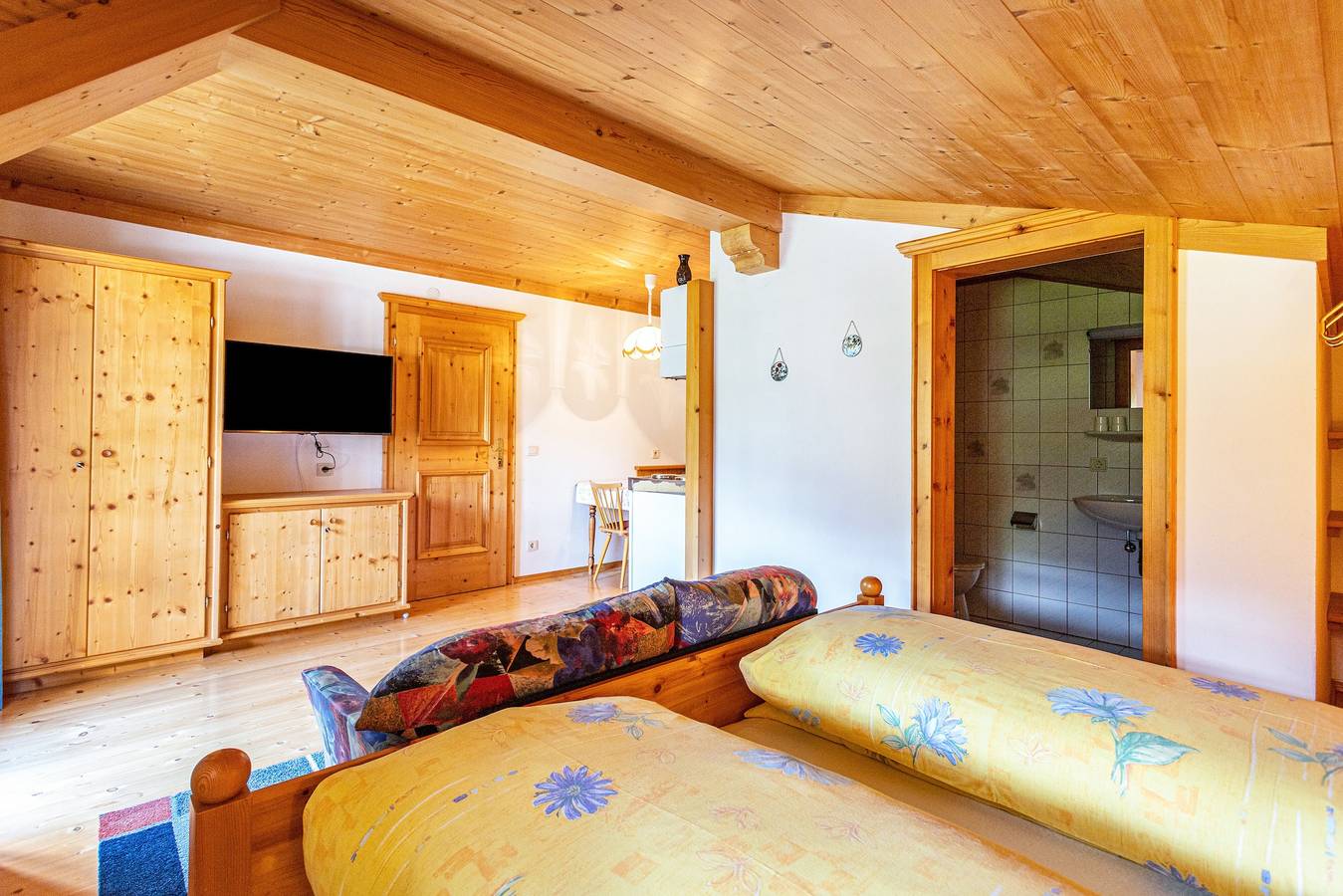 Ganze Wohnung, Ferienwohnung 'Weissbacher' mit Bergblick, Gemeinschaftsgarten und Wi-Fi in Sankt Martin bei Lofer, Pinzgau