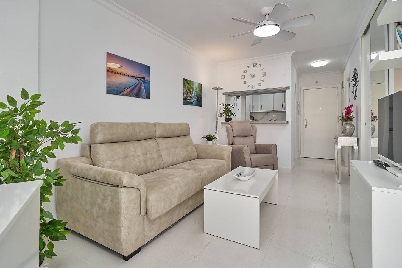 Entire studio, Studio Apartment "Great Views Studio A84" near Beach with Shared Pool & Wi-Fi in Torrox Costa, Torrox