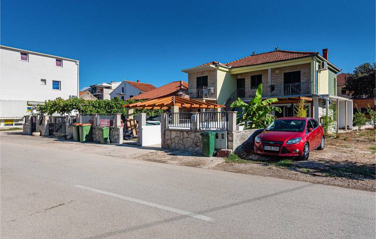 Ganze Ferienwohnung, Gemütliches Apartment mit Meerblick, WLAN, Küche und Parkplatz – 100 m vom Strand entfernt in Plaža Morovička, Općina Sveti Filip i Jakov
