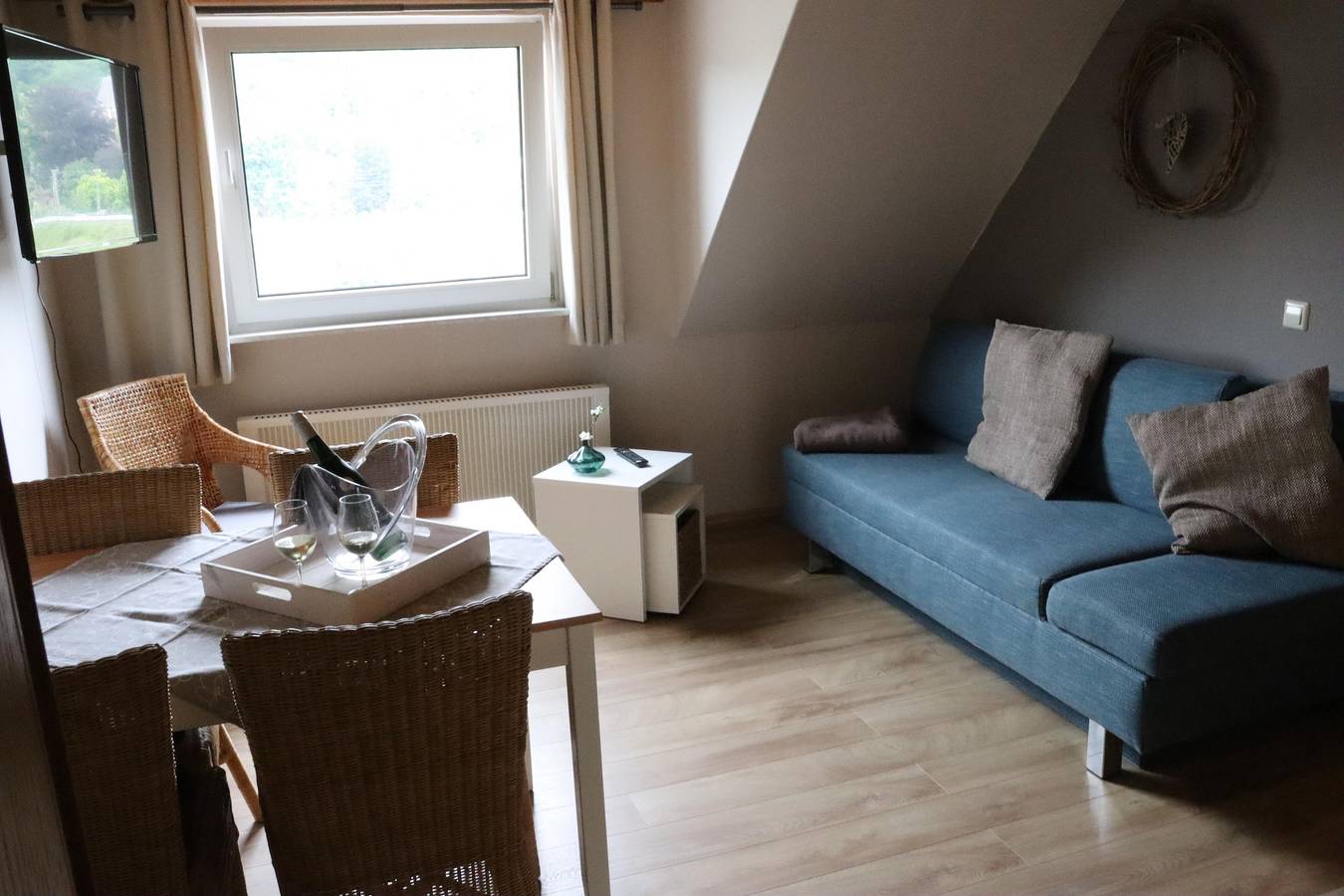 Ganze Ferienwohnung, Kerner- Vierbettzimmer mit 2 Schlafräumen in Niederfell, Osteifel