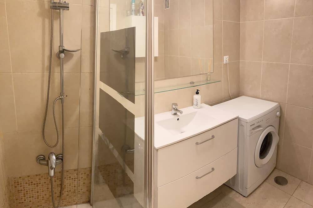 Apartamento entero, Apartamento frente a la playa en Riviera, hermoso jardín con piscina, cerca del golf in La Cala de Mijas, Mijas