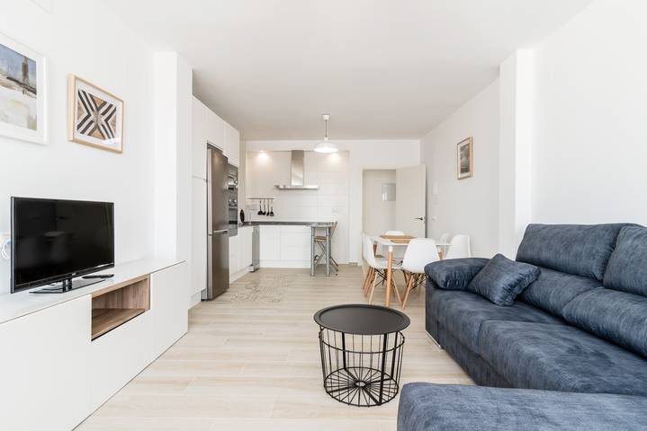 Entire apartment, Ideally Located Holiday Apartment "La Bonita" with Wi-Fi and Sea Views in Playa de los Bateles (Conil de la Frontera), Conil de la Frontera