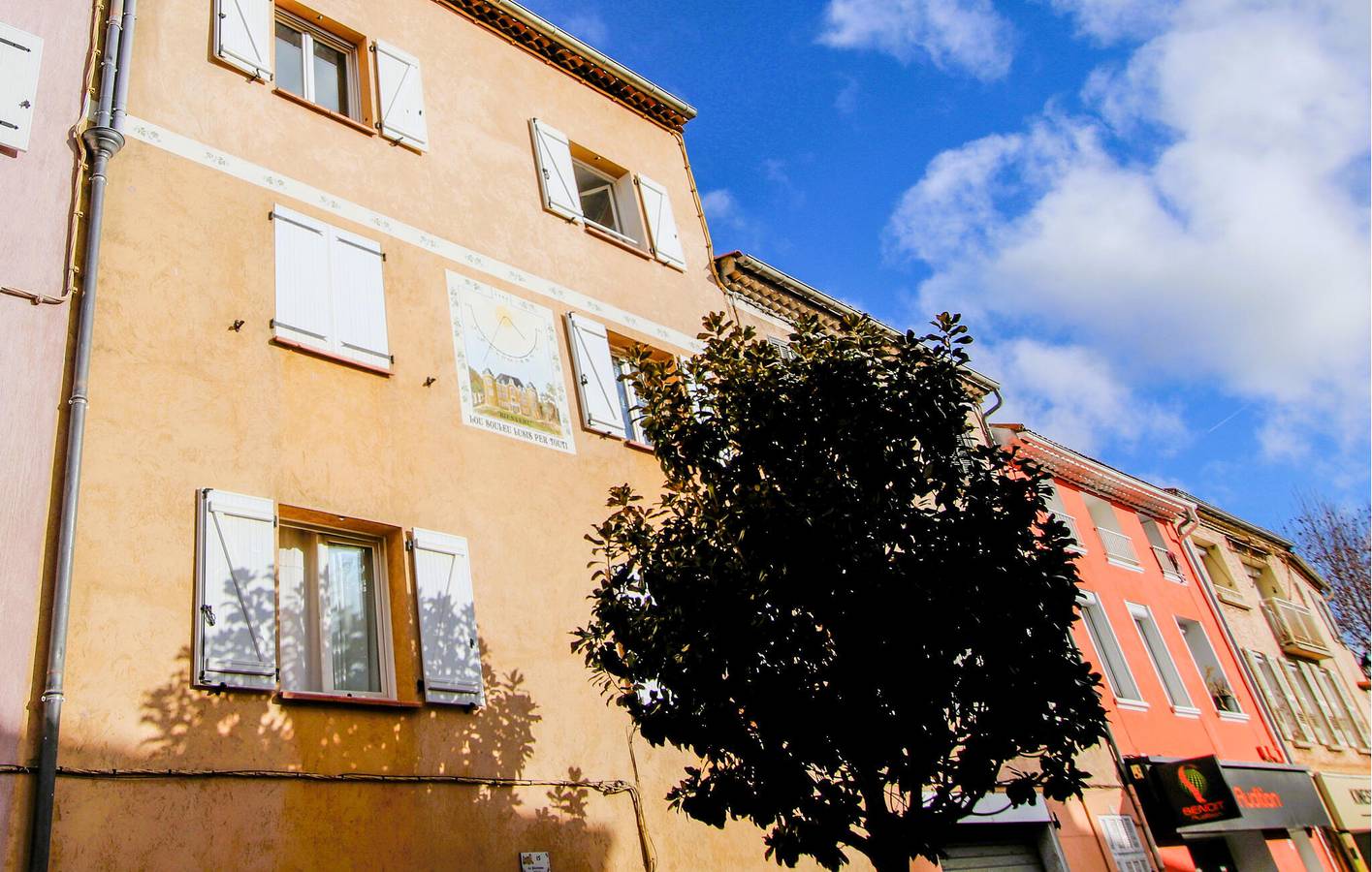 Encantador apartamento con vistas al centro de la ciudad - Solliès-Pont in Solliès-Pont, Region de Toulon