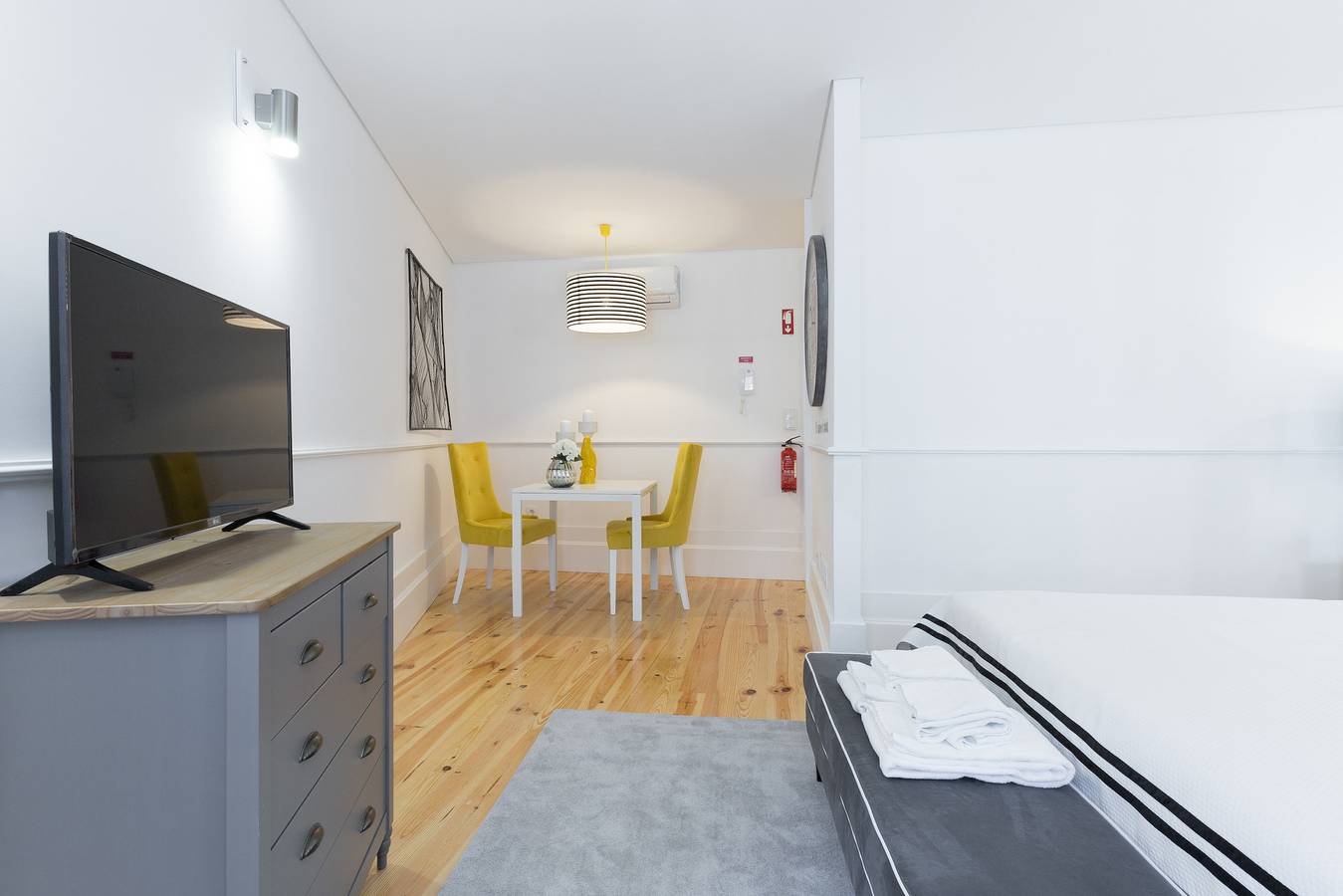 Entire studio, Loureiro Villas - B in Sé (Porto), Porto