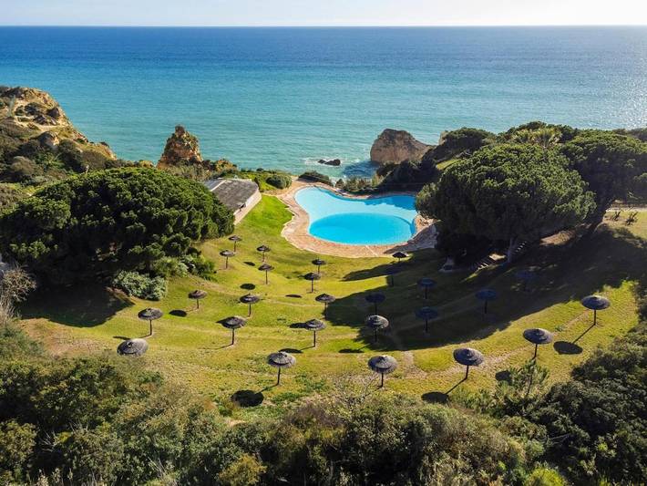 Apartamento de férias para 4 pessoas, com terraço e piscina em Praia da Prainha