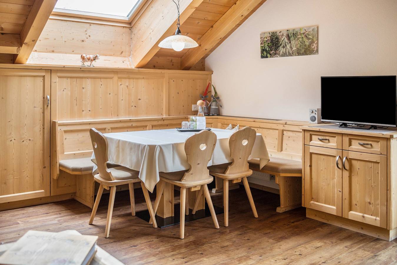 Ganze Wohnung, Ferienwohnung 'Stoffnerhof Apt Alpenrose' mit Bergblick, Gemeinschaftsgarten und Wlan in Villgratner Berge, Welsberg-Taisten