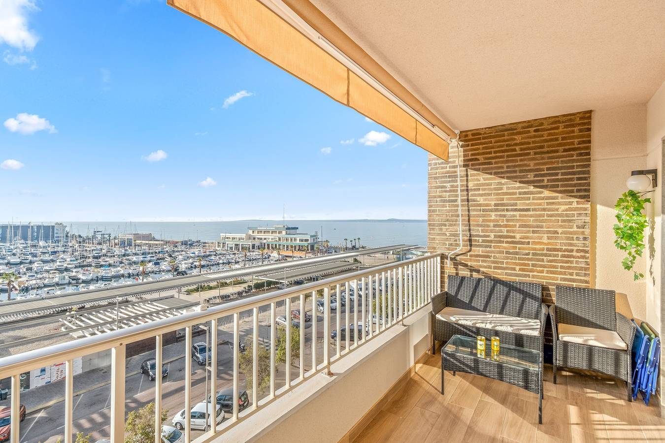 Entire apartment, Apartment 'Sunflower Avenida' with Sea View, Balcony and Wi-Fi in Santa Pola, Costa Blanca