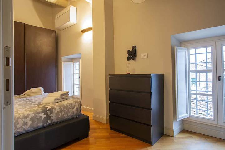 Elegant apartment with parking, A/C, Wi-Fi, inside the old town, view in Pistoya, Provincia de Pistoia