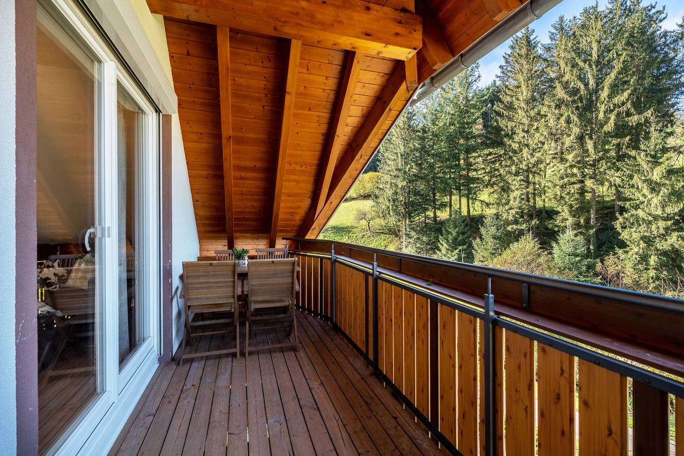 Ganze Wohnung, Ferienwohnung Heuboden" mit gemeinsamer Terrasse, Gemeinschaftsgarten und Wi-Fi in Winden im Elztal, Südschwarzwald