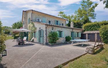 Gîte pour 9 personnes, avec piscine, animaux acceptés à Lugnano in Teverina