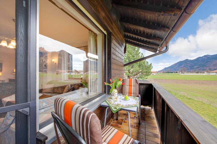 Ganze Wohnung, Ferienwohnung 1 mit Bergblick, Wlan & Balkon in Grassau, Chiemsee