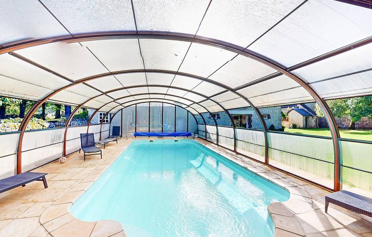 Location de vacances pour 11 personnes, avec sauna et piscine ainsi que jardin et terrasse à Rubercy - 2