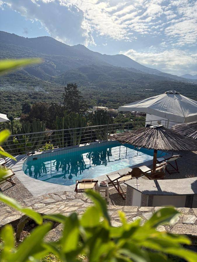 Stone Heaven Apartment-Poolside Bbq & Fresh Herbs in Nikithianos, Lasithi