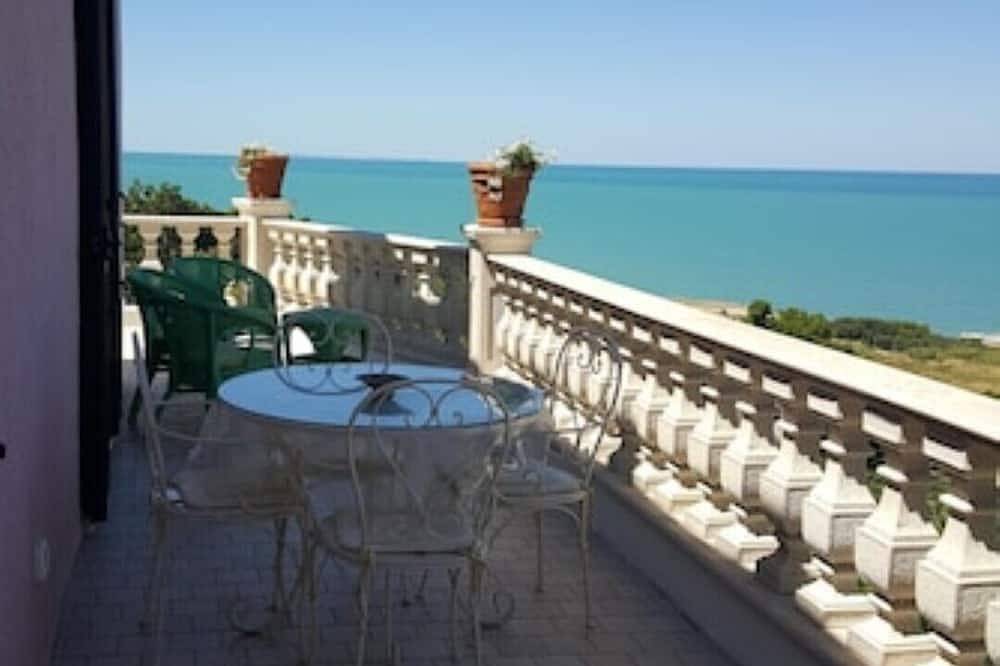 Ganze Wohnung, Aquamarine - Apartments in old farmhouse in Spiaggia di Levante, Rodi
