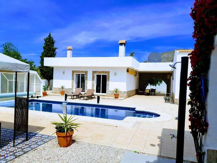 Location de vacances pour 12 personnes, avec Terrasse ainsi que Jardin et Piscine à Fortuna - 2