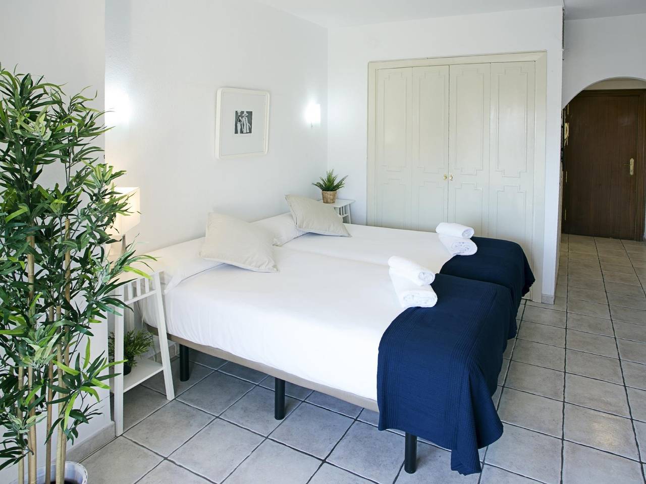 Ganze Ferienwohnung, 2km zur Playa de Bil Bil: Wohnung mit Parkplatz, WiFi, AC, Pool & Terrasse in Torremolinos, Costa del Sol