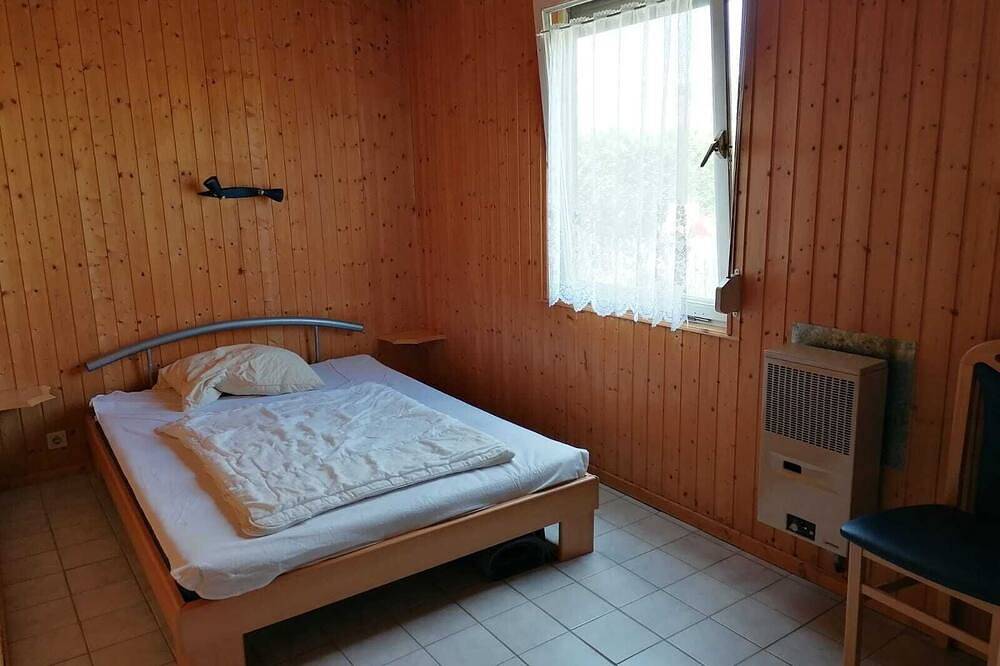 Ueckermünde Bellin , strandnah, am Wald, linke Seite des Hauses in Ueckermünde, Vorpommern Greifswald