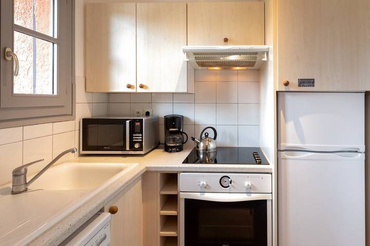 Gîte pour 4 personnes, avec balcon et piscine dans Plage de Boulouris - 2