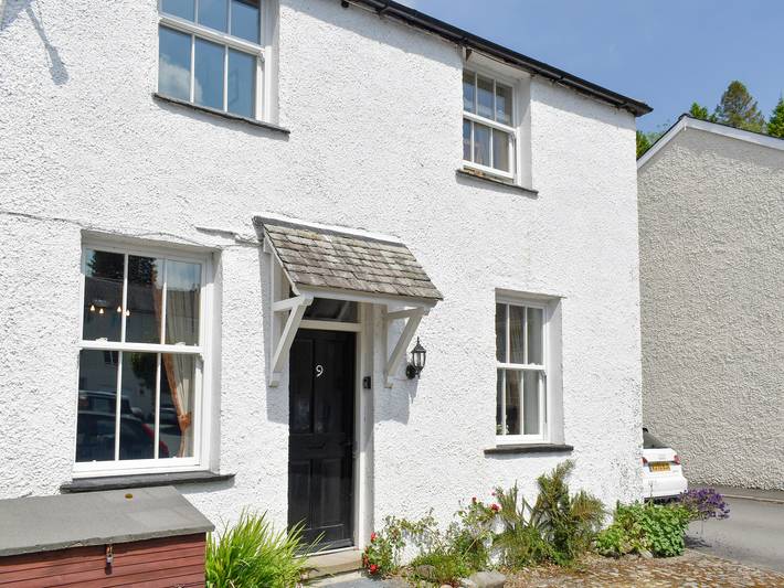 Log cabin for 4 people in Lake Windermere