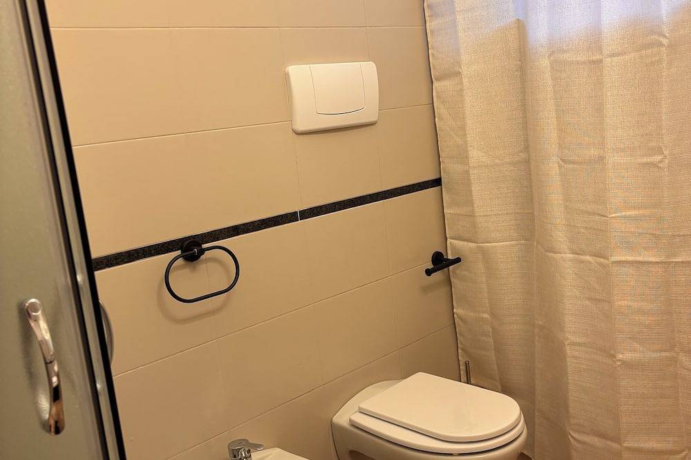 Entire apartment, Maison Iris in Legnano, Milan Province