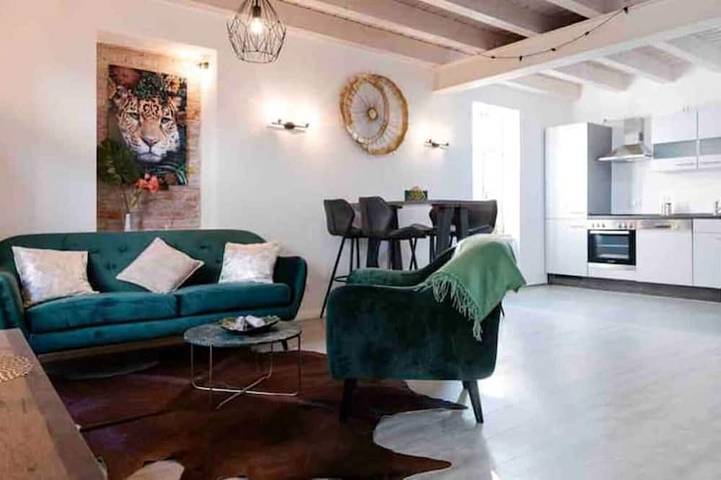 Ferienwohnung für 8 Personen, mit Balkon und Garten in Hanau
