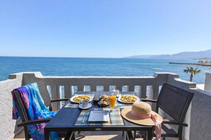 Appart’hôtel pour 3 personnes, avec vue et jardin ainsi que bassin pour enfant et piscine