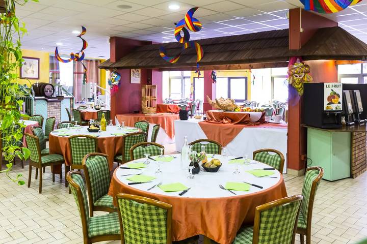 Gîte pour 6 personnes, avec piscine à Gilette - 4