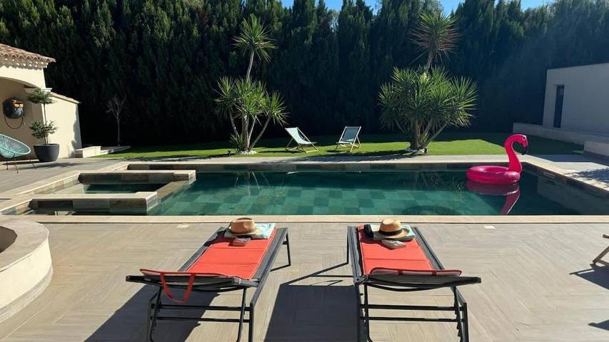 Location de vacances pour 12 personnes, avec piscine, animaux acceptés à Saint-Étienne-du-Grès - 2