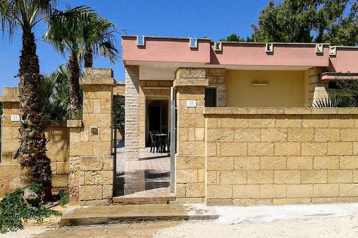 Maison de vacances pour 10 personnes, avec terrasse et jardin à Torre San Giovanni