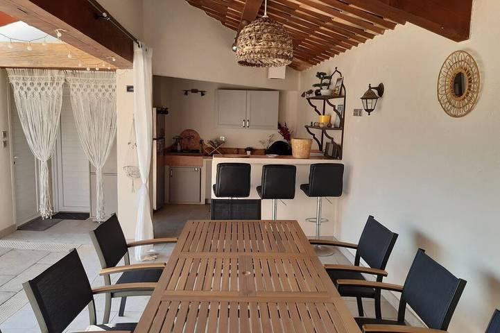 Entire apartment, Independent studio in villa in Le Cannet-des-Maures, Draguignan region