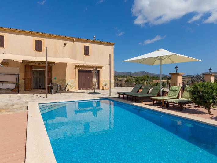 Ferienhaus für 6 Personen, mit Balkon/Terrasse und Garten sowie Pool in Manacor