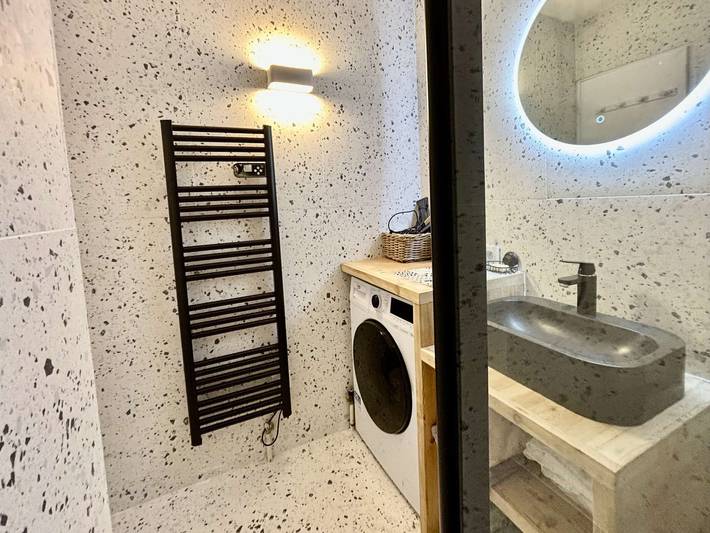Apartamento entero, Estudio cabina para 4 con balcón, cerca de comercios y transporte gratuito in Le Monêtier-les-Bains, Serre Chevalier