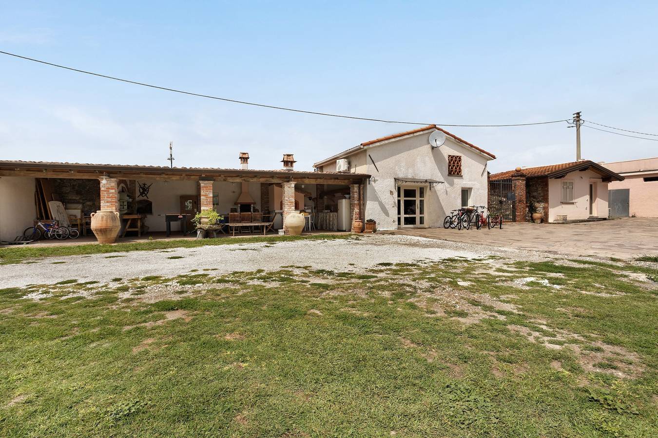Casa Vacanze 'Tra 5 Terre e Versilia' con Giardino Condiviso, Wi-Fi e Aria Condizionata in Sarzana, Parco Naturale Regionale di Montemarcello-Magra-Vara