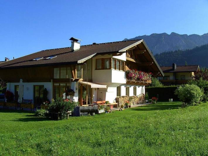 Ferienwohnung für 4 Personen, mit Balkon und Garten sowie Sauna und Ausblick am Haldensee