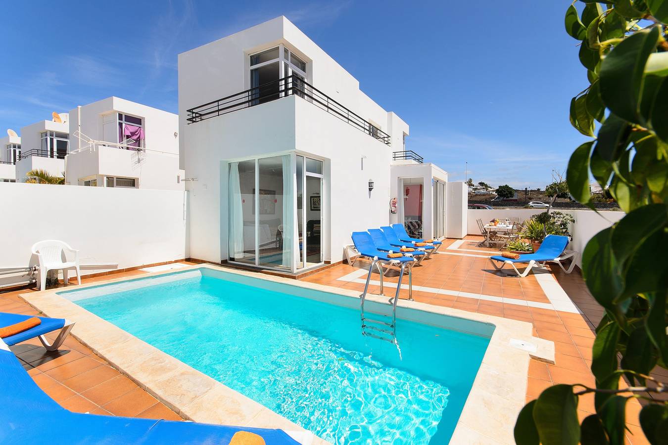 Linda casa de férias com piscina aquecida, pátio privado e óptima localização in Puerto del Carmen, Tías