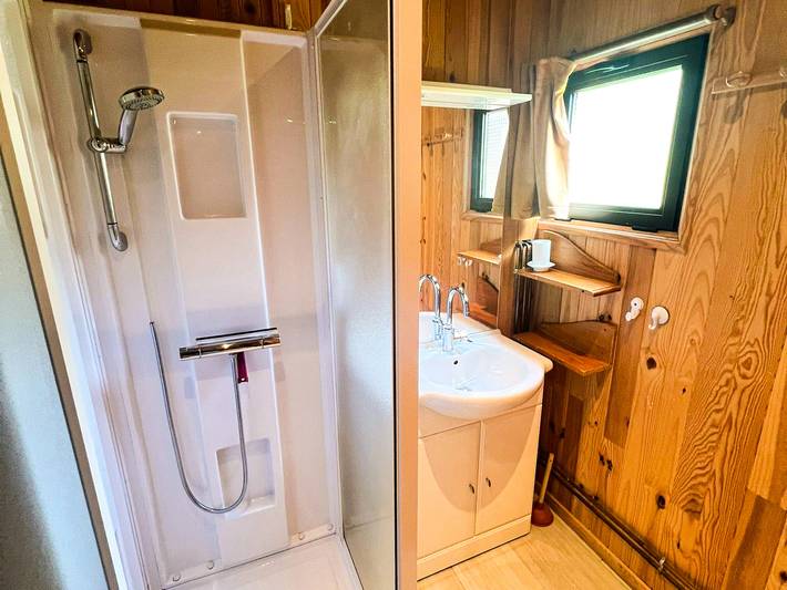 Gîte pour 14 personnes, avec terrasse dans Super Besse - 4