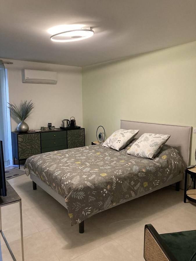 Chambre d’hôte pour 2 personnes, avec piscine ainsi que jacuzzi et jardin, adapté aux familles à Lagorce - 2