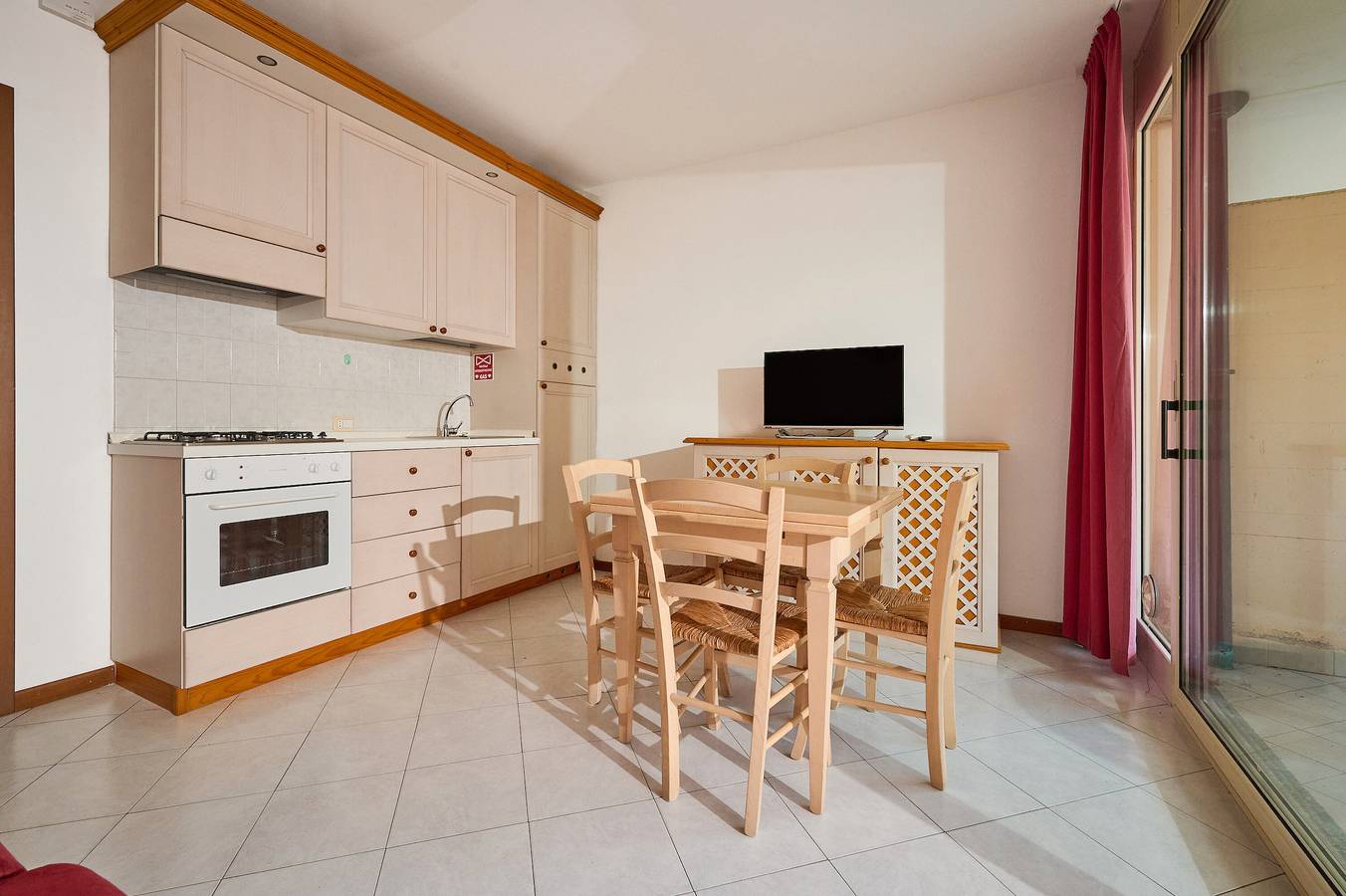 Entire apartment, Apartment 'Rex Lo Scoglietto - Bilocale 28' with Communal Pool, Wi-Fi and Air Conditioning in Castiglione della Pescaia, Grosseto Province