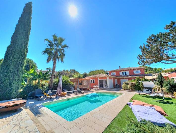 Apartamento de vacaciones para 4 personas, con jardín además de piscina y jacuzzi - 1