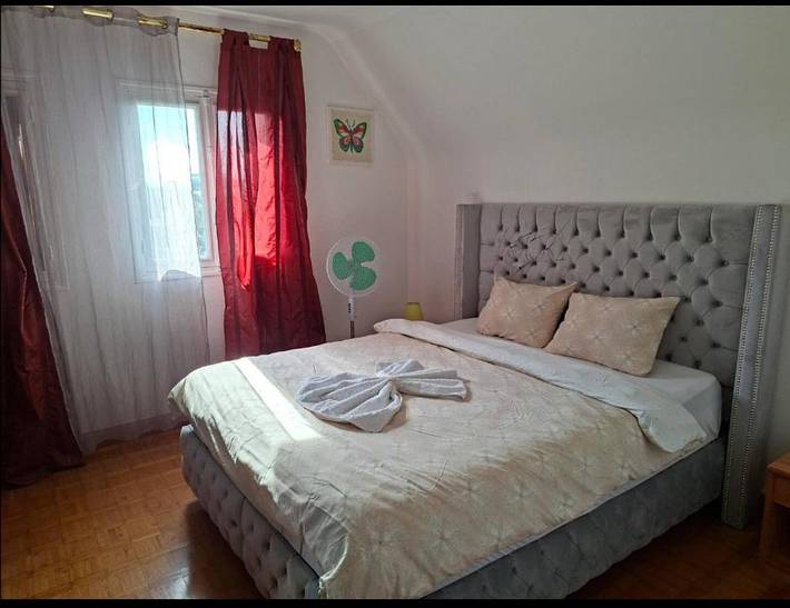 Location de vacances pour 9 personnes, avec Balcon et Terrasse ainsi que Jardin et Vue à Saint-Jean-de-Braye - 2