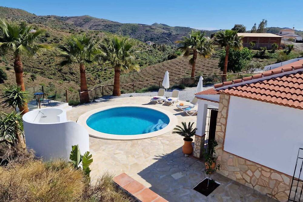 Unique 2 Bed 2 Bath Villa near Sedella. Stunning views & heatable pool. in Sedella, Provincia de Málaga