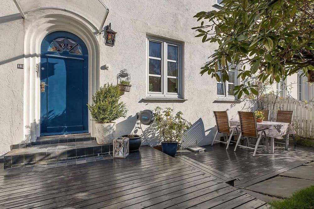 Ganze Wohnung, Spacious Bergen Apartment with Terrace & Parking in Bergenhus, Bergen