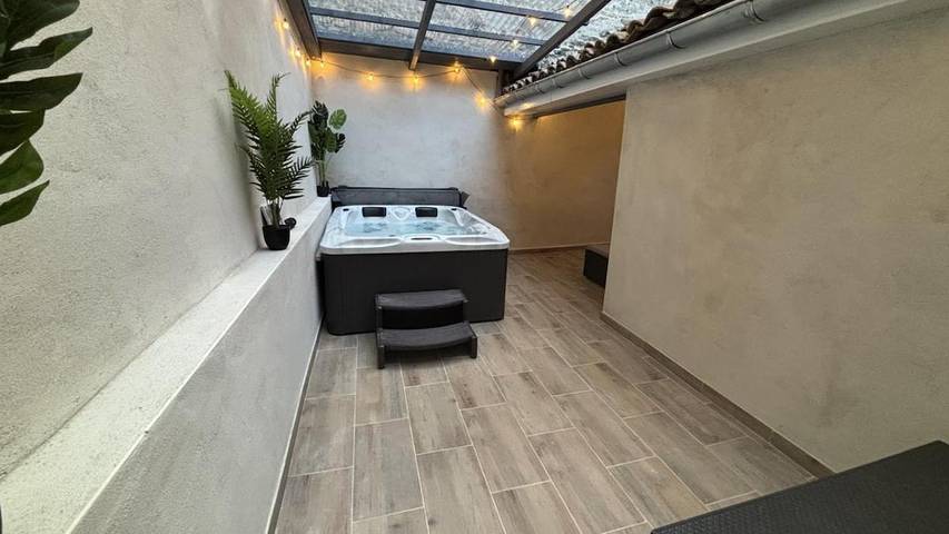 Appartement de vacances pour 4 personnes, avec terrasse et jacuzzi