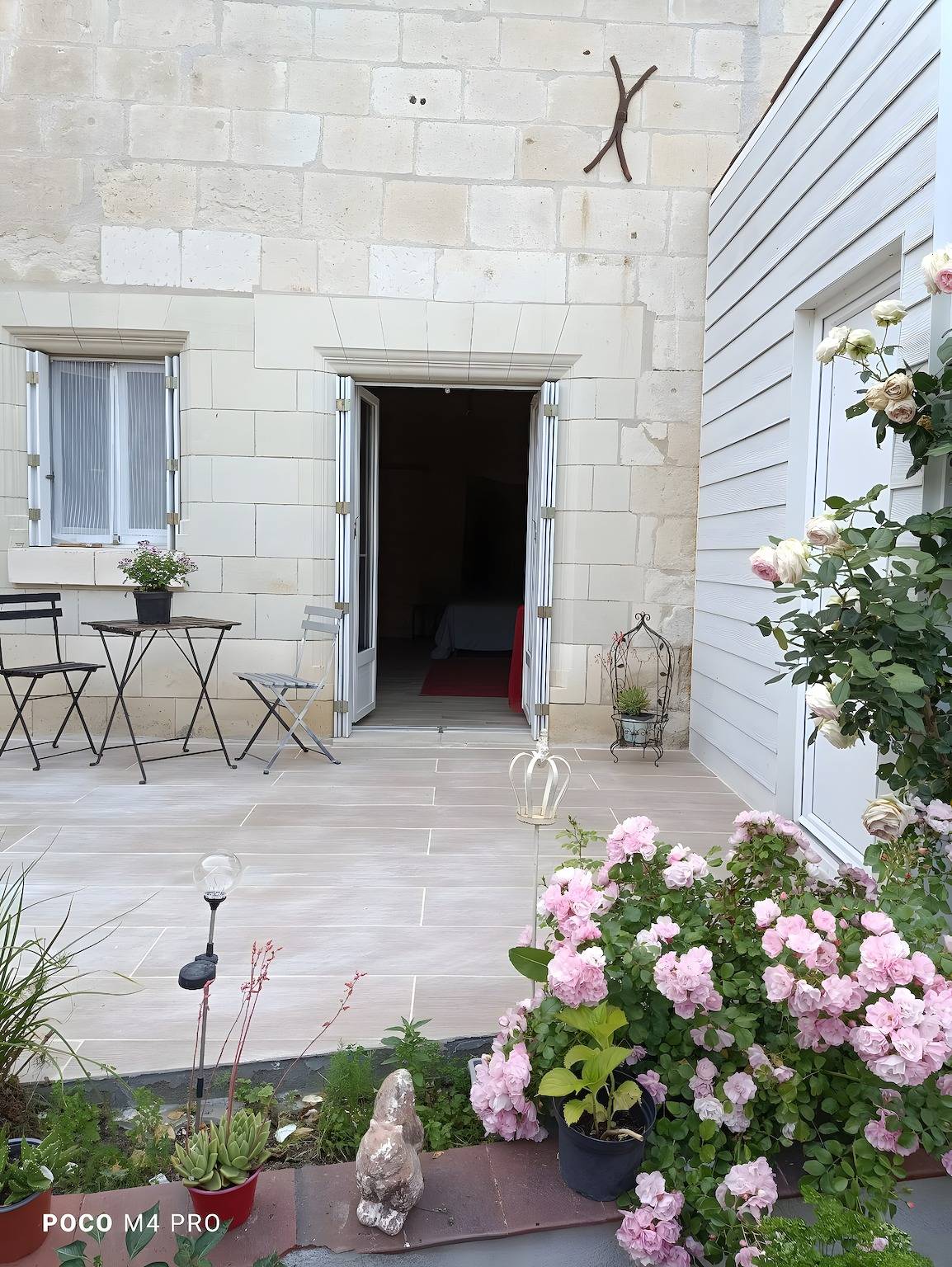 Gästezimmer „Hirondelle“ mit gemeinsamer Terrasse, privatem Garten und Wlan in L'Île-Bouchard, Loire-Tal